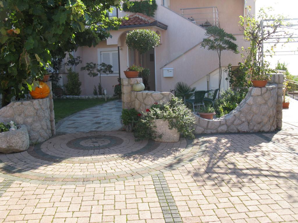 Apartments Ljubica Крк Екстер'єр фото